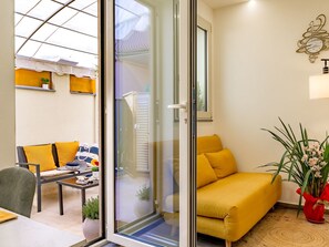TV - Das Haus der Provokation by Interhome (Riposto)