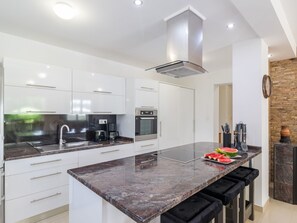 Fridge, microwave, oven, dishwasher - Villa Krase mit Pool by Interhome (Pula/Rakalj)