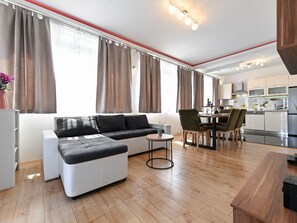 TV, fireplace - Charmantes Ferienhaus in Donje Rastane by Interhome (Donje Rastane)