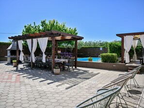 Pool - Charmantes Ferienhaus in Donje Rastane by Interhome (Donje Rastane)
