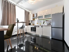 Fridge, microwave, oven, dishwasher - Charmantes Ferienhaus in Donje Rastane by Interhome (Donje Rastane)