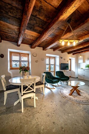 Dining - Wohnung "Filumena" mit Blick auf das Wasser by Interhome (Rab/Lopar)