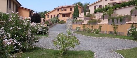 المنشأة من الخارج