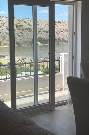 Interior - "Sanset" mit Blick auf das Wasser by Interhome (Rab/Lopar)