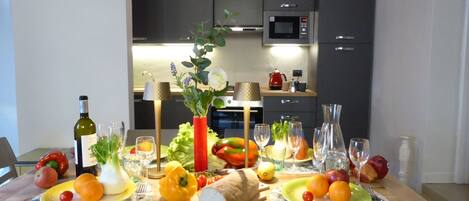 Réfrigérateur, micro-ondes, four, lave-vaisselle