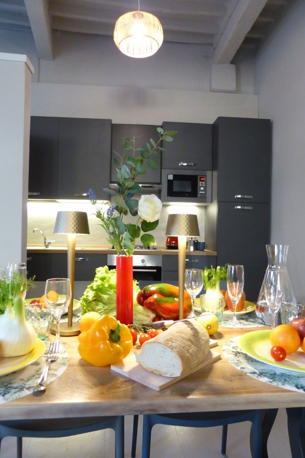 Jääkaappi, mikroaaltouuni, uuni, astianpesukone