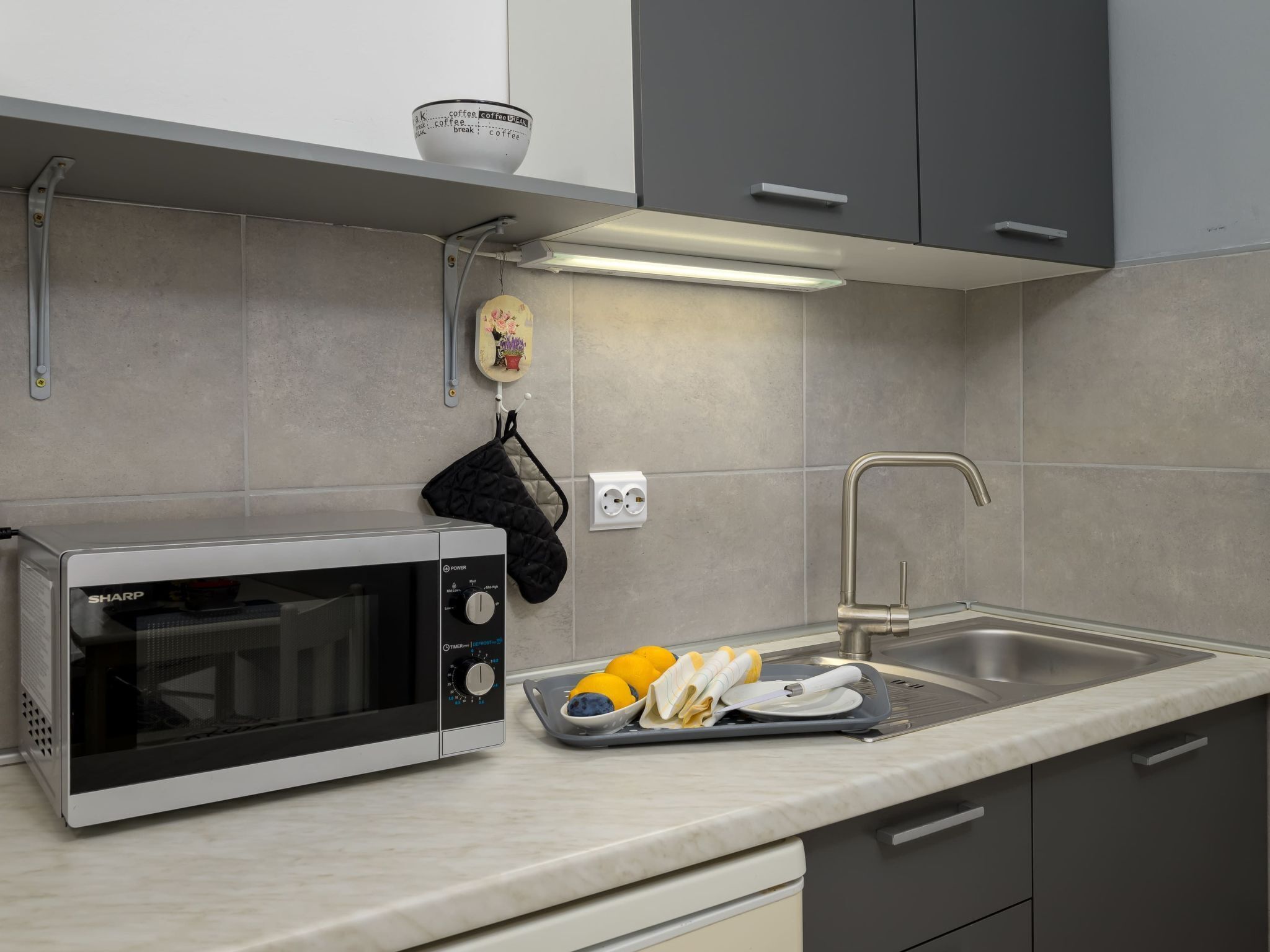 Frigorifero, microonde, pentole/stoviglie/utensili