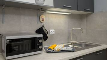 Frigorifero, microonde, pentole/stoviglie/utensili