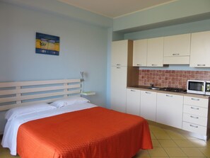 Internet - Einzimmerwohnung mit Terrasse by Interhome (Acireale)
