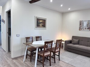 Dining - Rsm-Wohnung mit Gemeinschaftspool by Interhome (Acireale)