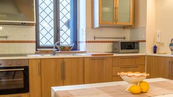 Frigorifero, forno, pentole/stoviglie/utensili