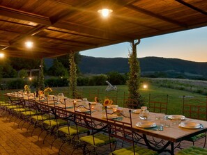 Outdoor dining - Ferienvilla 'Girasole Leccino' by Interhome (Bibbona)