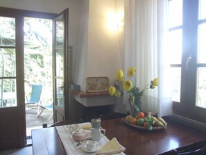 Dining - 'Fresia' mit Pool by Interhome (Bibbona)