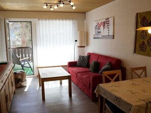TV - Relaxing Holidays by Interhome (Scuol)