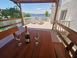 Outdoor dining - Wohnung 70m vom Strand entfernt, mit AC und WiFi by Interhome (Crikvenica/Dramalj)