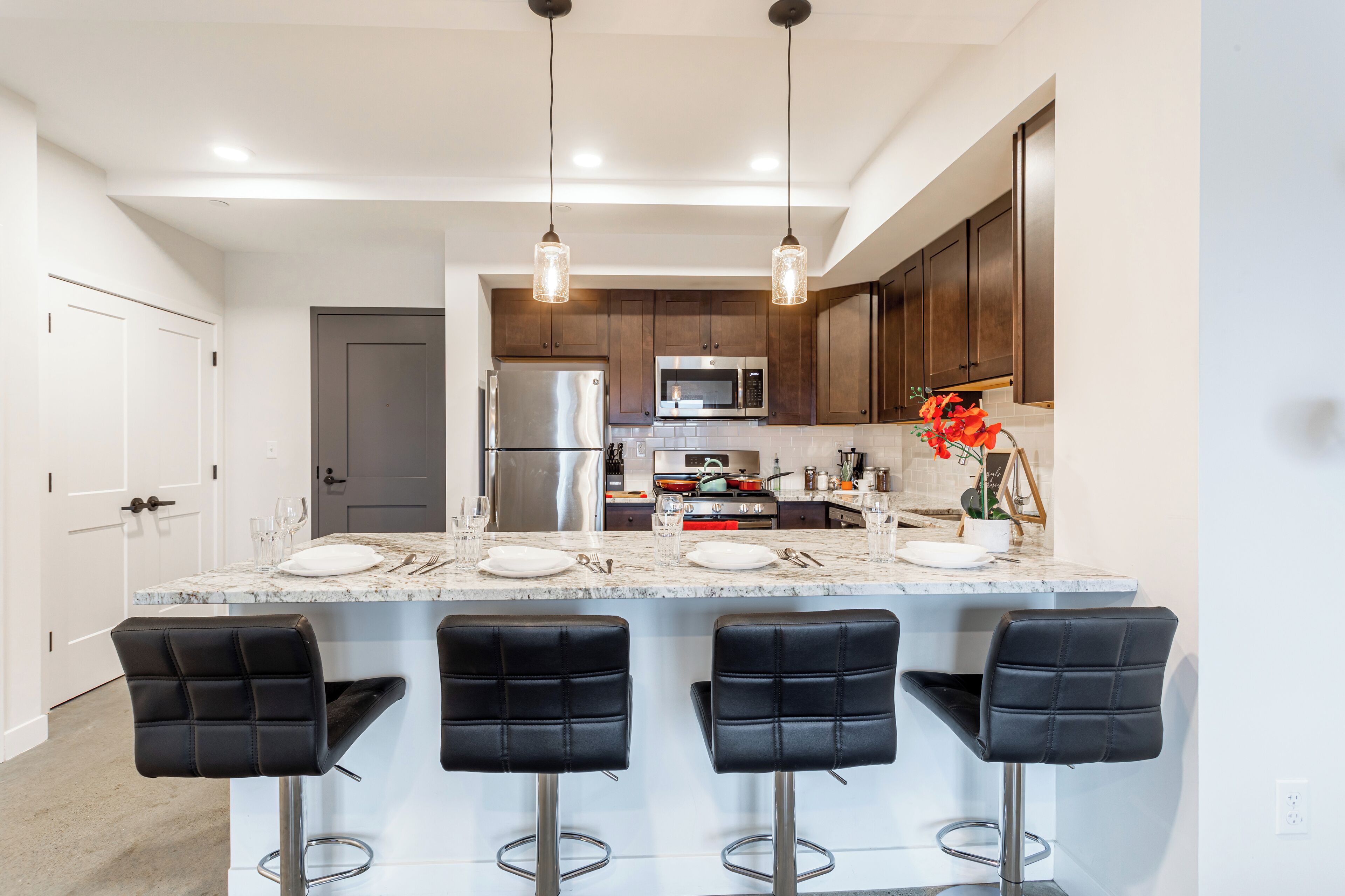 ثلاجة، ميكروويف، فرن، موقد طهي مسطح