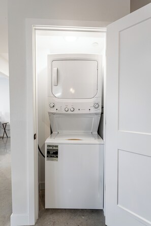 Interior -  Perfect For Long Term Stay 3A (Stamford)