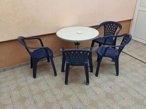 Outdoor dining - "Zoran O. APP 2 mali" by Interhome (Srima)
