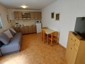TV - "Zoran O. APP 2 mali" by Interhome (Srima)