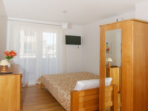 Internet - Studio-Wohnung " Trio 12 " by Interhome (Srima)