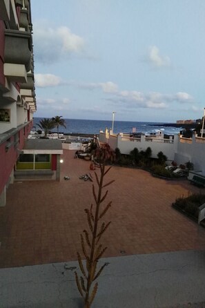 Terrace/patio - Appartement mit Balkon in einem Komplex mit Gemeinschaftspool am Meer by Interhome (Telde)