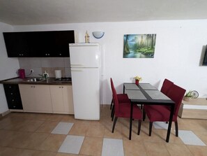 Fridge, cookware/dishes/utensils - Apartman Marija by Interhome (Karin)