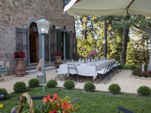 Outdoor banquet area - Villa 'Asciolo' mit eigenem Pool by Interhome (Palaia)