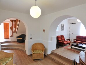 Interior - Landhaus mit Blick auf die Äolischen Inseln by Interhome (Patti)