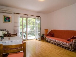 TV - "Ein kleines Paradies" by Interhome (Korčula/Brna)