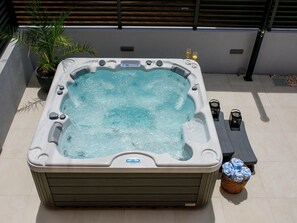 Outdoor spa tub - "Villa Tango2" mit Blick auf das Wasser by Interhome (Trogir/Okrug Donji)
