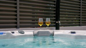 A hot tub with two glasses of wine on the edge. - "Villa Tango" by Interhome (Trogir/Okrug Donji)