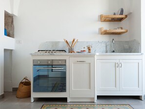 Frigorifero, forno, pentole/stoviglie/utensili