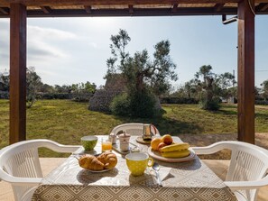 Outdoor dining - Casa Barza in Salve by Interhome (Marina di Pescoluse)