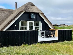 Outdoor dining - Gemütliches Cottage mit Sauna by Interhome (Hvide Sande)
