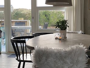 Dining - Gemütliches Cottage mit Sauna by Interhome (Hvide Sande)