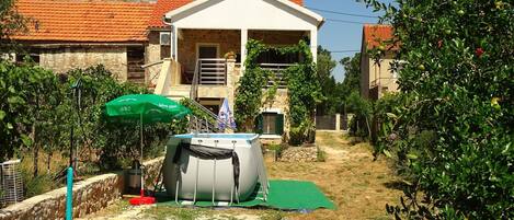 المنطقة المحيطة بالمنشأة