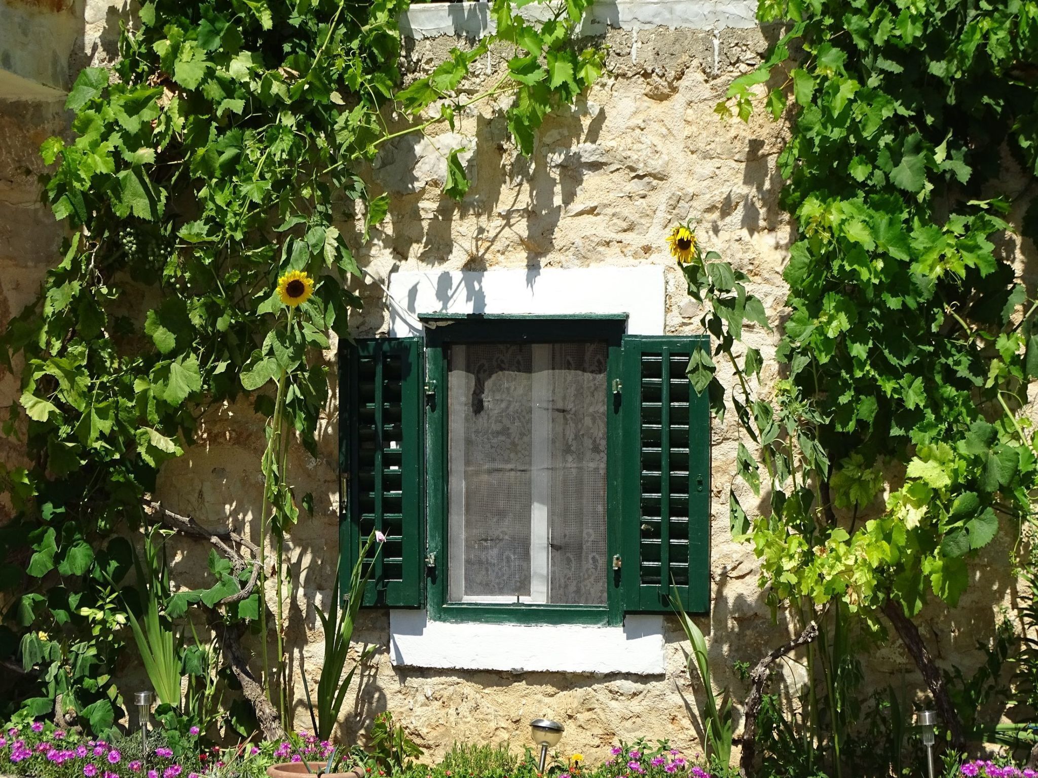 تفاصيل الفندق من الخارج