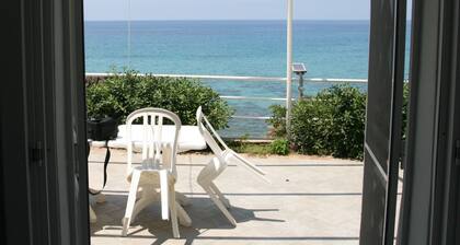 Wohnung 'Laura' mit Blick aufs Wasser by Interhome
