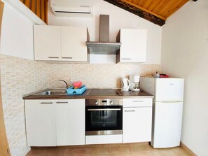 Fridge, oven, cookware/dishes/utensils