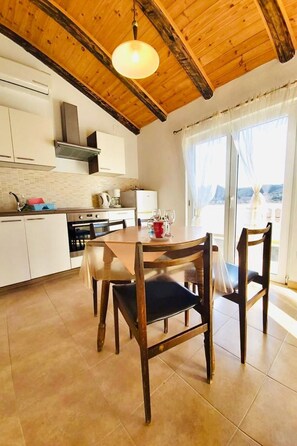 Fridge, oven, cookware/dishes/utensils