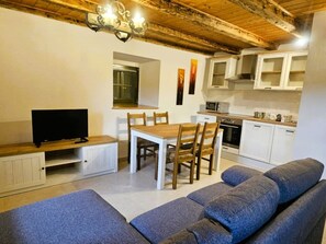 TV - Gemütliches Ferienhaus Viskic by Interhome (Rab/Supetarska Draga)