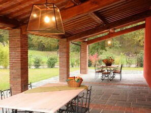 Outdoor dining - Ferienvilla 'Casa Rossa' mit privatem Pool by Interhome (Reggello)