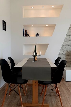Dining - Wohnung Marica mit Balkon und herrlichem Meerblick by Interhome (Rab/Supetarska Draga)