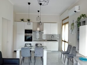 Fridge, microwave, oven, dishwasher - Casa Canale by Interhome (Viareggio)