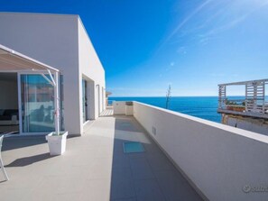 Terrace/patio - Waves of Sicily Suite Meerblick by Interhome (Avola)