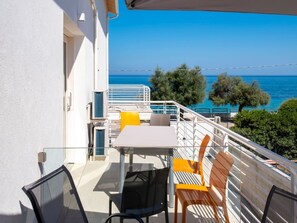 Outdoor dining - VJman Haus Meeresstrand by Interhome (Avola)
