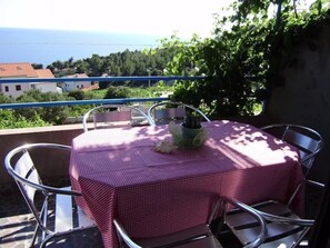 Outdoor dining - Wohnung Ana mit großer Terrasse by Interhome (Hvar/Jelsa)