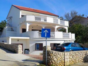 Exterior - Große Wohnung in Mandre mit Grill und Terrasse by Interhome (Kolan)