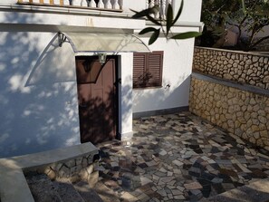 Exterior detail - Große Wohnung in Mandre mit Grill und Terrasse by Interhome (Kolan)