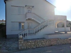 Exterior - Große Wohnung in Mandre mit Grill und Terrasse by Interhome (Kolan)